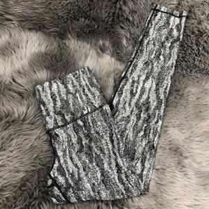 Kirkland | Women's Active Tight | Black and White | Medium